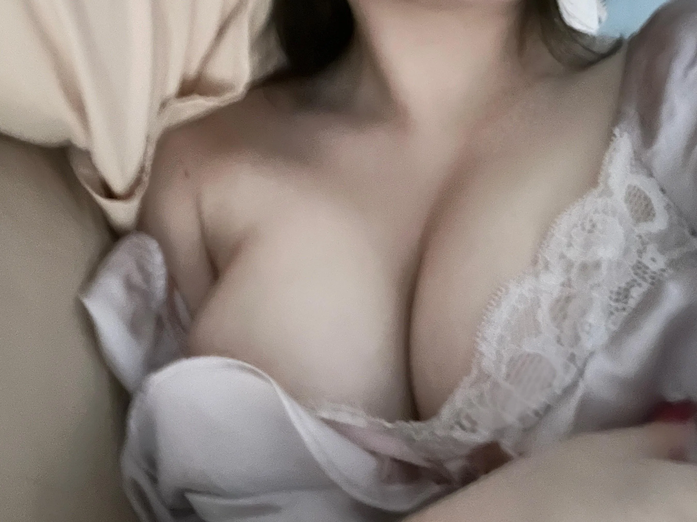 是依酱吖 – NO.66 三月的丰满 [54P]插图2